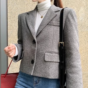 <b>울 헤링본 세미 크롭 누빔 자켓</b>