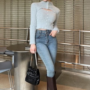 <b>하프넥 오프숄더 투웨이 앙고라 크롭 니트티</b>
